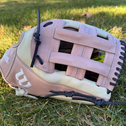 NEW Wilson A2000 FP1275 12.75” Fastpitch Softball Glove - Pink White RHT