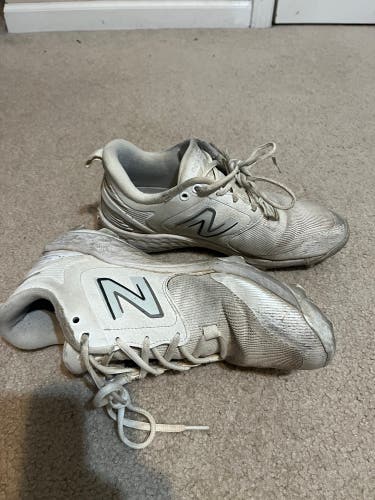 White Men's Size M 8.5 (W 9.5) Youth New Balance 3000v6 Low Top Molded Cleats (Used)