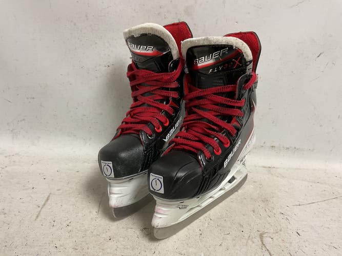 Used Bauer VAPOR FLY 30 Junior Hockey Skate White/Black/Red Junior 01 11855-S000211587