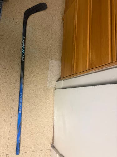 Senior Bauer Vapor Hyperlite Right Handed Hockey Stick P92 87 Flex Pro Stock (Used)