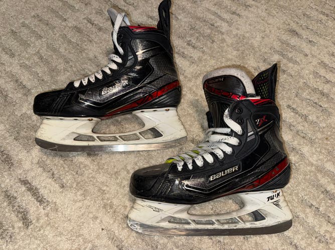 2019 Bauer Vapor 2X Hockey Skates Regular Width 9 (Used)