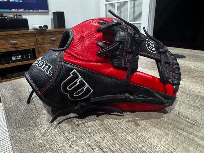 Wilson A1000 RH Baseball Glove 11.75" (Used)