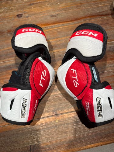 Junior Medium CCM JetSpeed FT6 Elbow Pads (Used)