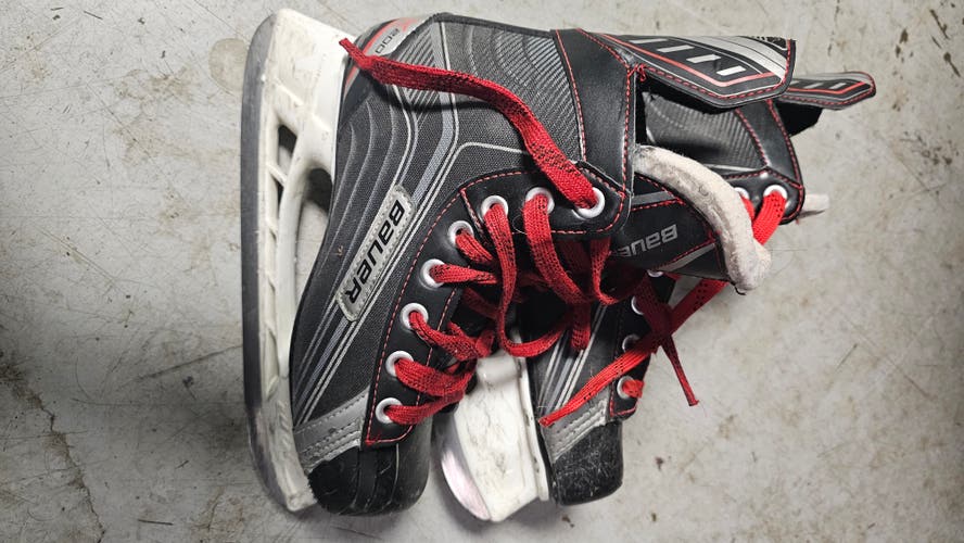 Black Bauer Vapor Hockey Skates Regular Width Size 4 (Used)