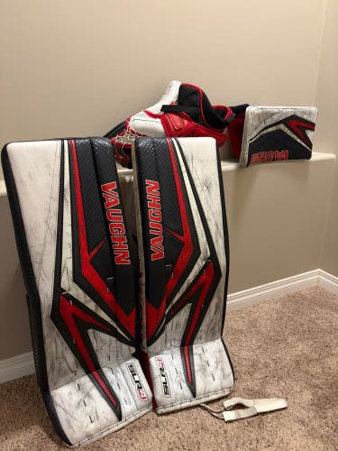 32" 2024 Vaughn SLR4 Pro Carbon Goalie Leg Pads Pro Stock (Used)