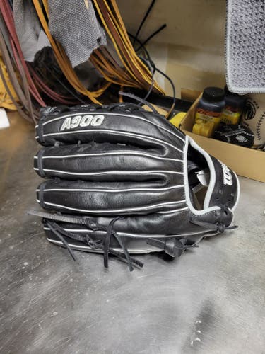Wilson RH Outfield A900 Baseball Glove 12.25" (Used)
