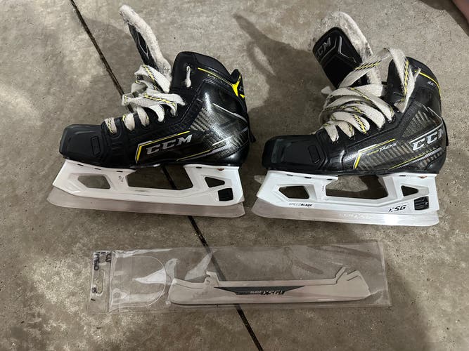 2020 CCM Super Tacks 9370 Hockey Goalie Skates Regular Width Size 1 (Used)