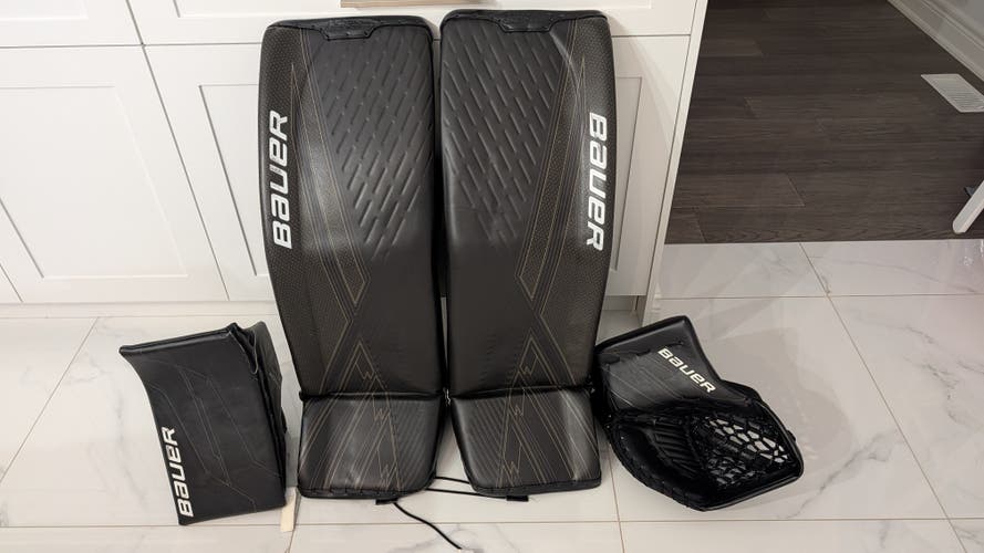 XL Bauer Supreme Shadow Goalie Leg Pads w gloves