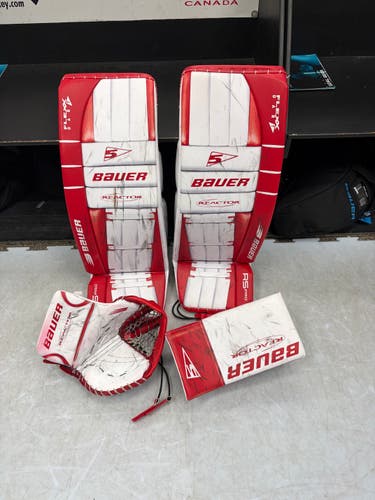 Medium 2024 Bauer Reactor R5 Pro Goalie Leg Pads (Used)