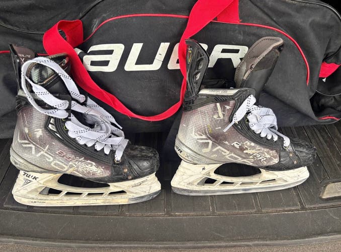 Black/Gray 2021 Bauer Vapor Hyperlite Hockey Skates Regular Width Pro Stock 8 (Used)
