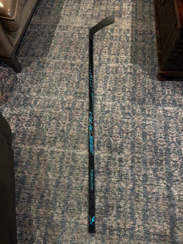 Senior Bauer Pulse Right Handed Hockey Stick P28 87 Flex (New)