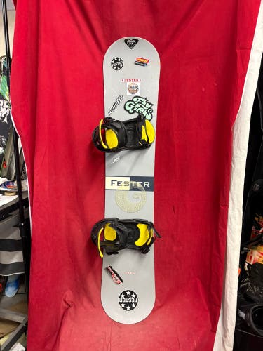 Snowboard: Fester "Fly Girls" all-mountain snowboard, 145cm
Bindings: Salomon
Size: Large