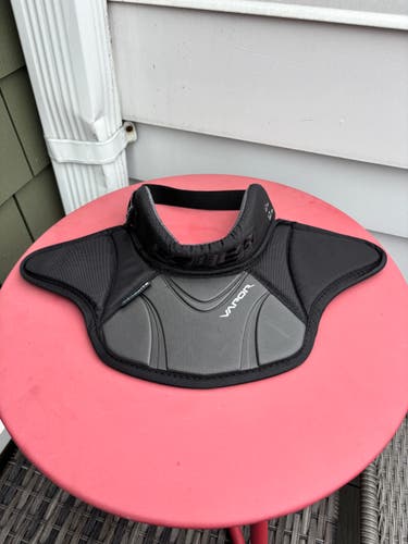 Bauer Vapor Aerolite Goalie Neck & Clavicle Protector Senior (Used)
