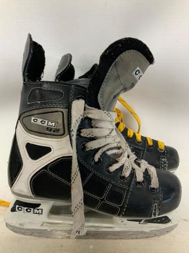 Used CCM 92 Junior Hockey Skate Junior 03 11823-S000042572