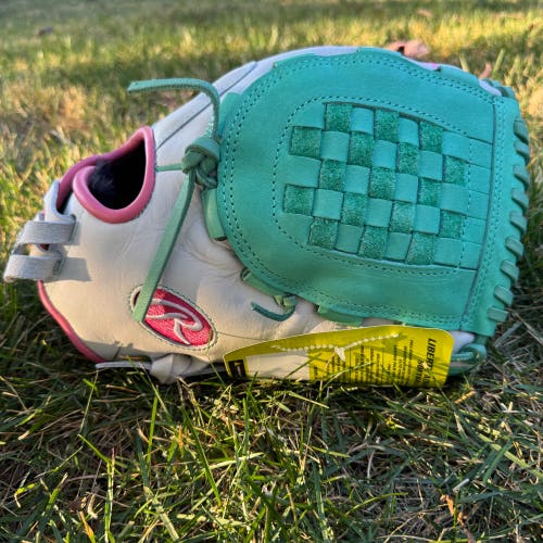 NEW Rawlings Liberty Advanced 12.5” Fastpitch Softball Glove RHT RLA125SB-3WM