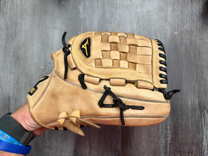 Mizuno Classic Pro RH Baseball Glove 12" (Used)