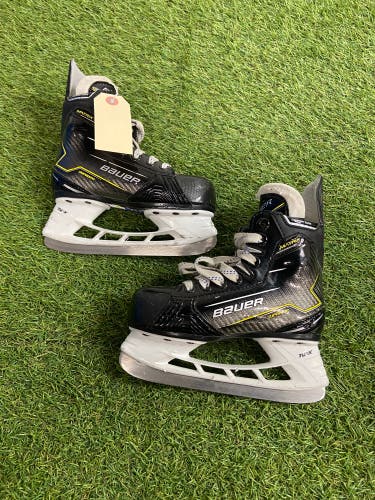 Bauer Supreme Matrix Youth Hockey Skates | Regular Width | Size 12