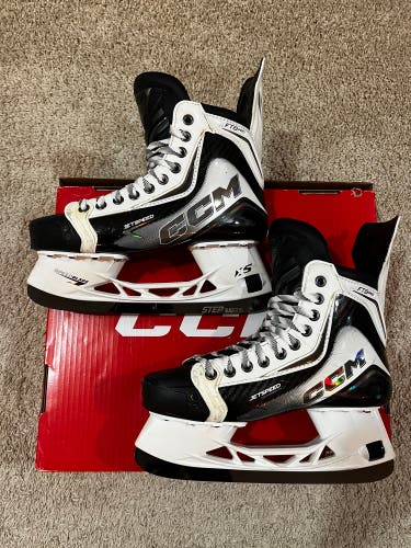 White 2026 CCM JetSpeed FT8 Pro Hockey Skates Regular Width 7 (Used)