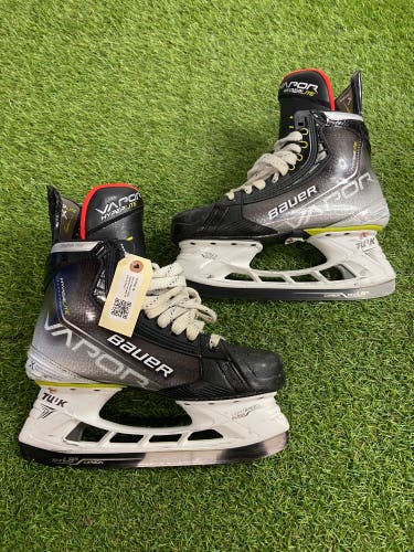 Senior Bauer Vapor Hyperlite Hockey Skates 8 (New)