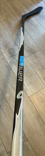Senior Bauer Vapor Flylite Right Handed Hockey Stick P92 77 Flex (New)