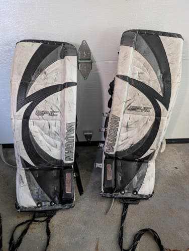 32" Vaughn Epic 8600 Goalie Leg Pads (Used)