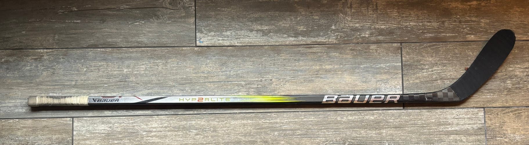 Junior Bauer Vapor Hyperlite 2 Left Hand Hockey Stick P28 30 Flex (Used)