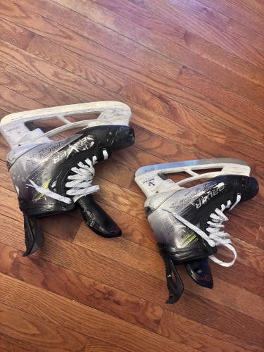 2023 Bauer Vapor Hyperlite 2 Hockey Skates 9 (Used)