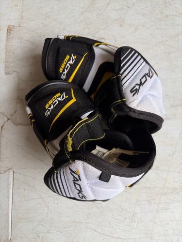 Junior Small CCM Tacks 5092 Elbow Pads (Used)
