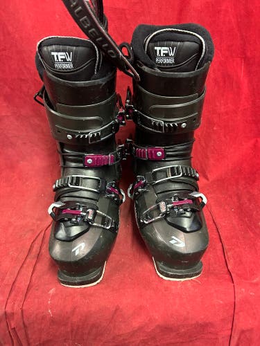 Dalbello Panterra 85 W GW women's all-mountain ski boots
Size: 25.5
Length: 298mm
Flex 85