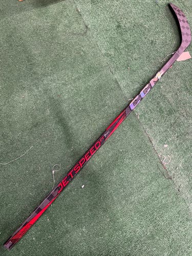 Junior CCM JetSpeed FT7 Pro Hockey Stick Right Handed P28 40 Flex (Used)