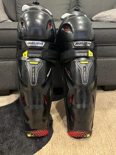 Senior Bauer Vapor Hyperlite 17" Shin Pads (New)