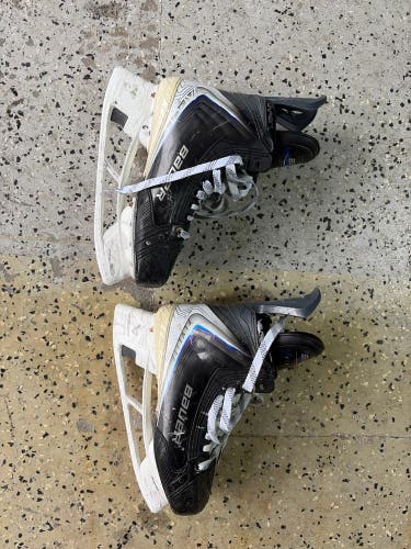 2025 Bauer Vapor Flylite Hockey Skates Regular Width 7 (Used)