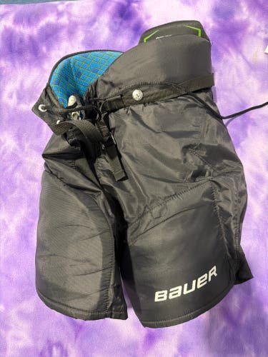 Black Youth Large Bauer X Hockey Pants (Used)