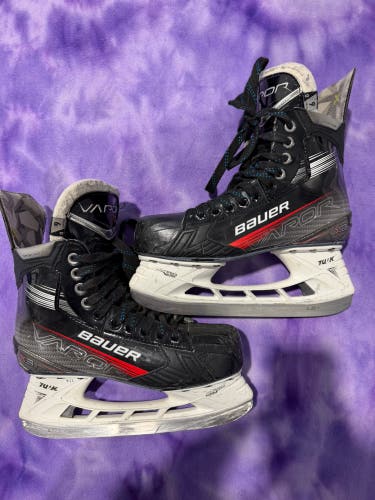 Intermediate Bauer Vapor X3 Hockey Skates Regular Width 6 (Used)