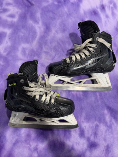 Junior Bauer Elite Hockey Goalie Skates Regular Width Size 2 (Used)