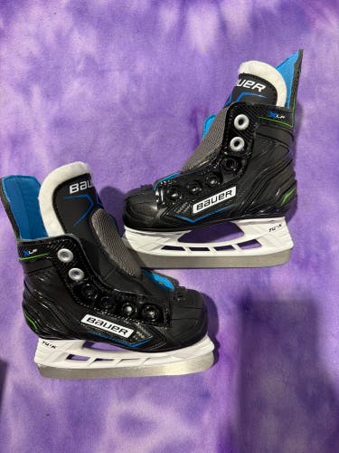 Youth Bauer XLP Hockey Skates Regular Width 8 (New)