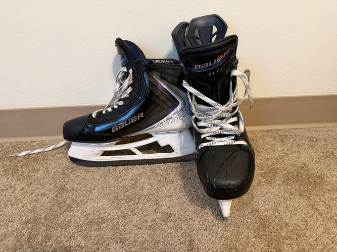 2025 Bauer Vapor Flylite Hockey Skates Regular Width 9.5 (Used)