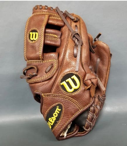 Wilson A800 RH Infield Baseball Glove 11.75" almost new