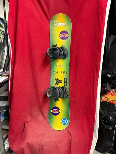 Snowboard: / Fosfor Chippi snowboard, 147cm
Bindings: Limited
Size: M