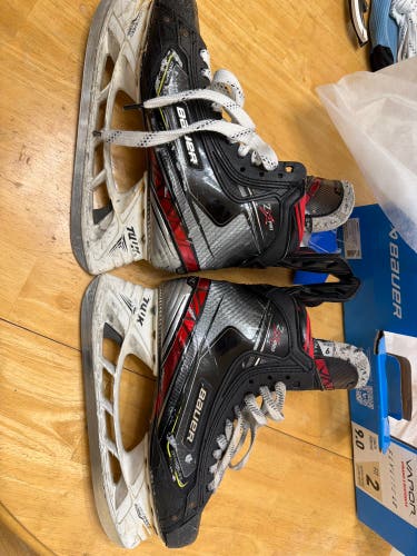 Black 2019 Bauer Vapor 2X Pro Hockey Skates Regular Width 9 (Used)