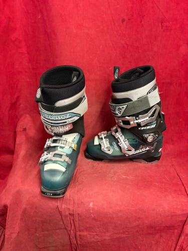 Mondo 22 & 22.5 Women's Tecnica All Mountain Ski Boots Medium Flex (Used)