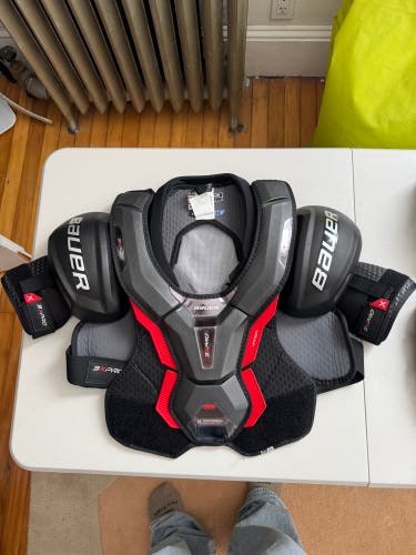 Men's Large Intermediate Bauer Vapor 3X Pro Shoulder Pads (Like New)