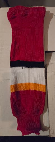 19 Pairs Red,white, black colour Athletic Knit Hockey Socks youth Small 20" Length