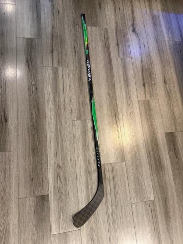 Senior Bauer Vapor Flylite Right Handed Hockey Stick P92 70 Flex (New)