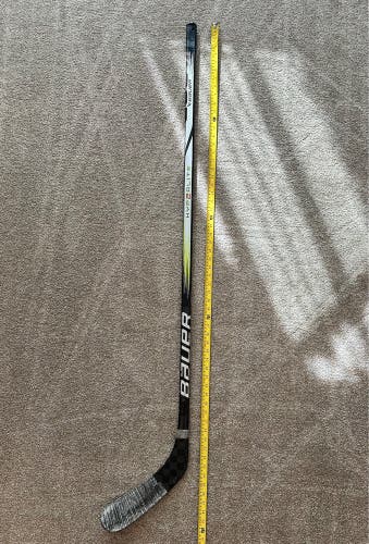 Intermediate Bauer Vapor Hyperlite 2 Right Handed Hockey Stick P92 50 Flex (Used)