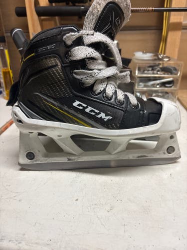 2018 CCM Tacks 9060 Hockey Goalie Skates Regular Width 13 (Used)