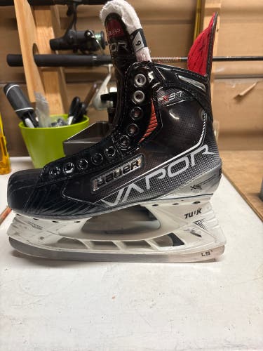 2021 Bauer Vapor X3.7 Hockey Skates Regular Width 6 (Used)