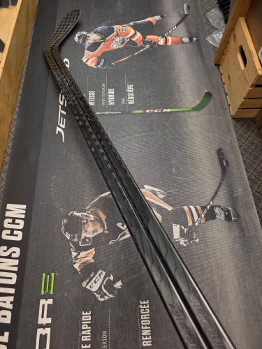 2 PACK | P92 | 77 Flex NEW! Senior Bauer Supreme Team "Fuse" Right Handed Hockey Stick Pro Stock