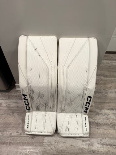 33” CCM Tacks Pro Leg Pads
