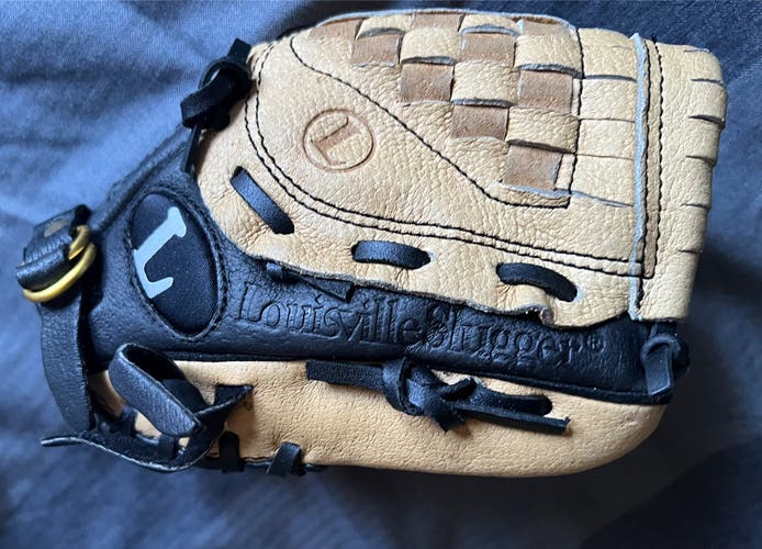 Louisville Slugger RH Baseball Glove 9" (Used)